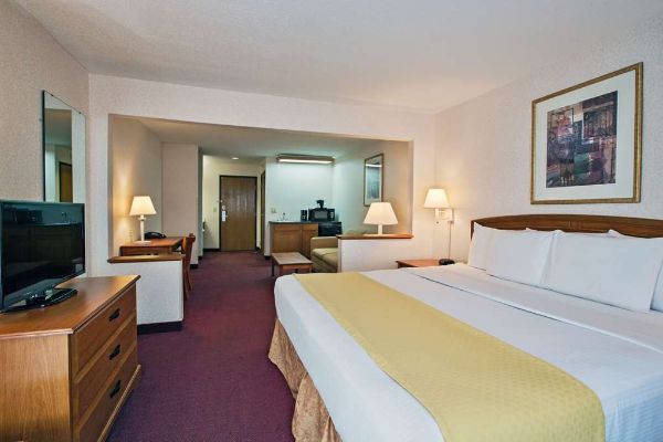 Baymont Inn & Suites Auburn